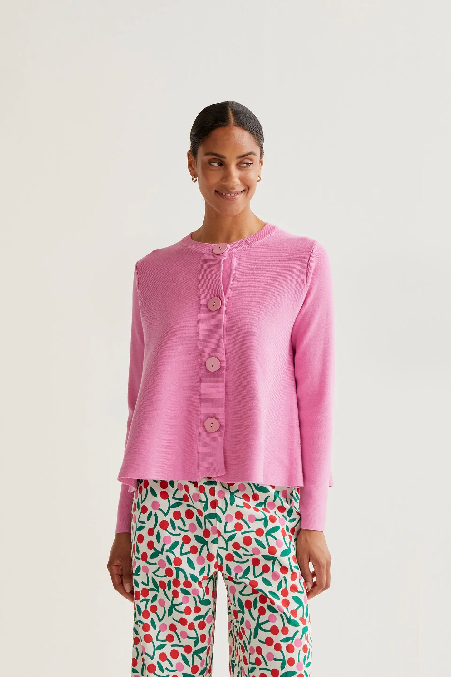 Cardigan rosa in maglia con bottoni