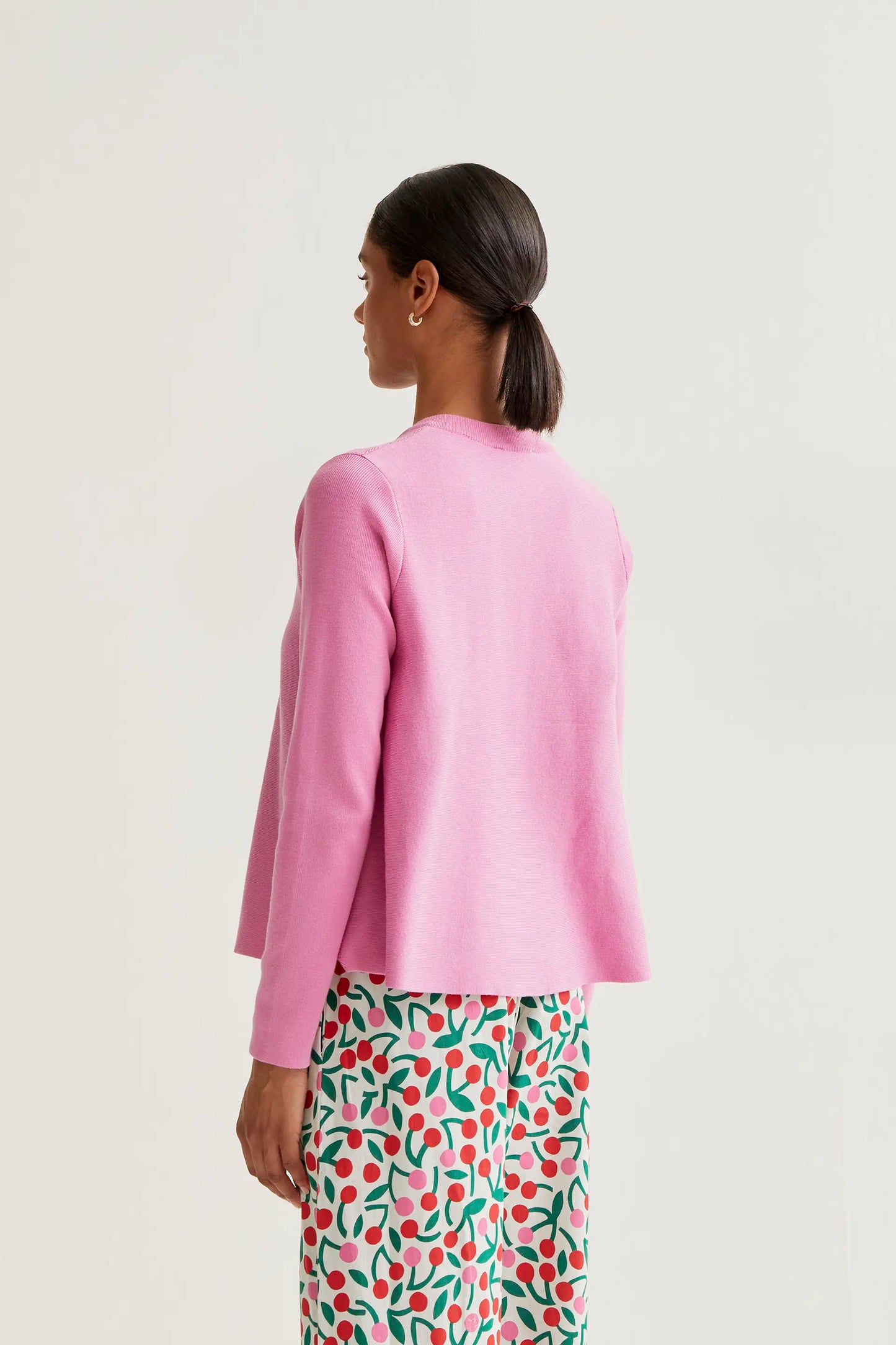 Cardigan rosa in maglia con bottoni