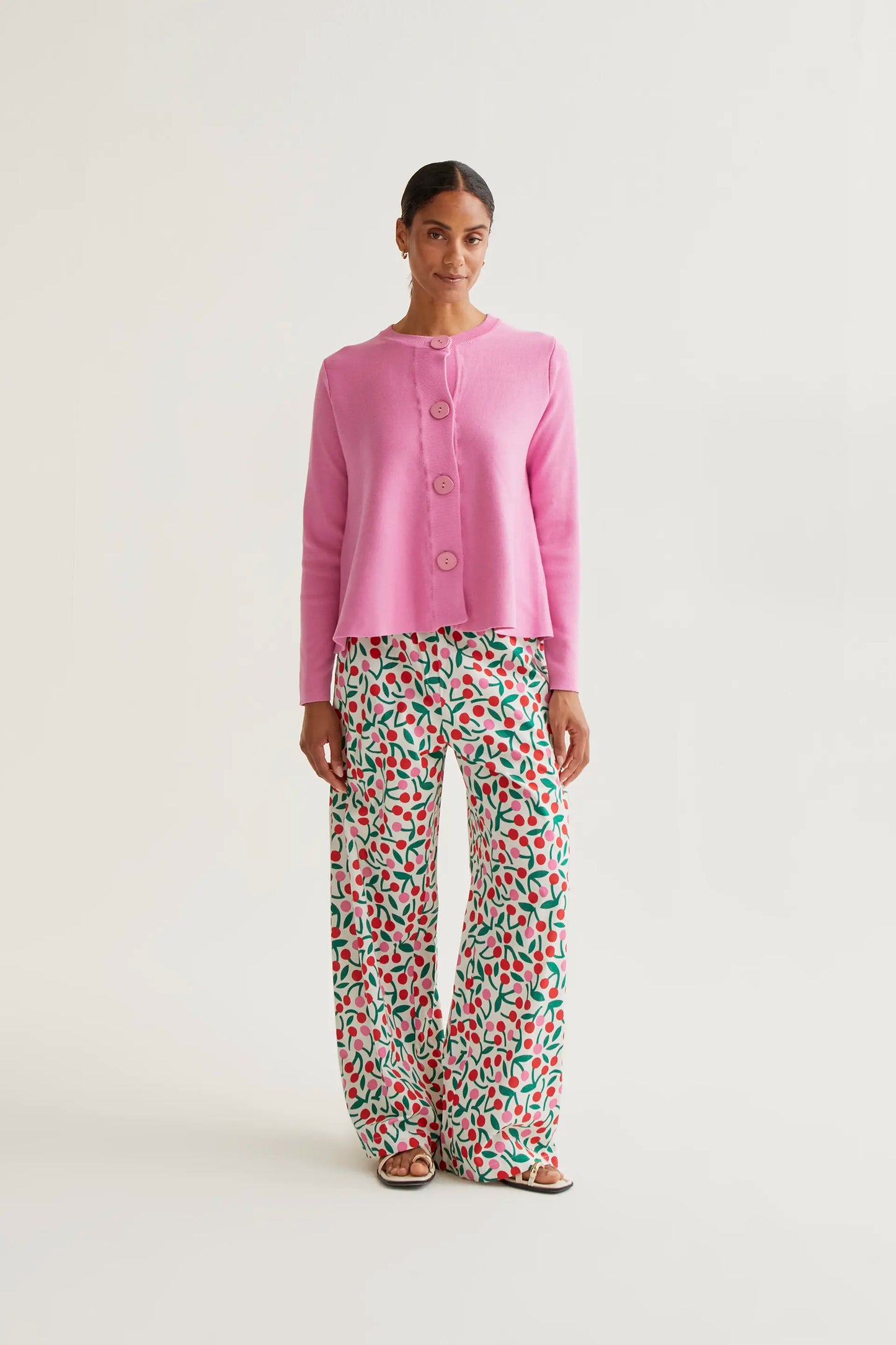 Cardigan rosa in maglia con bottoni