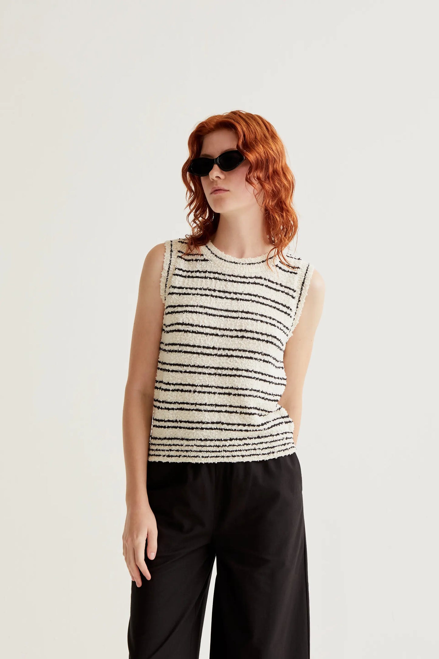Top in maglia testurizzata con strisce nere