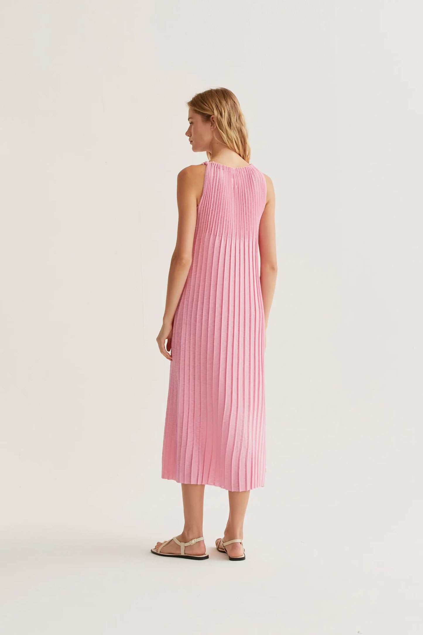 Vestido largo plisado rosa