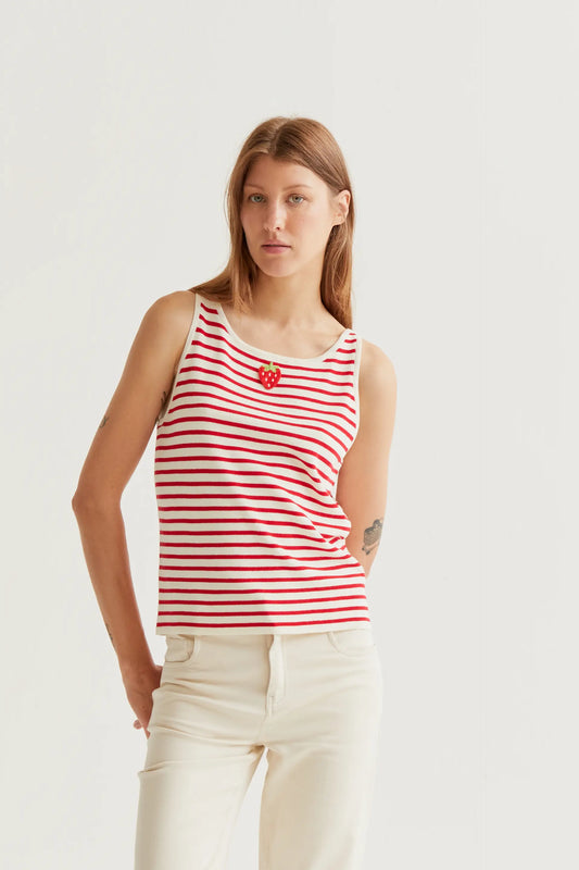 Top de rayas blanco y rojo con bordado de fresa