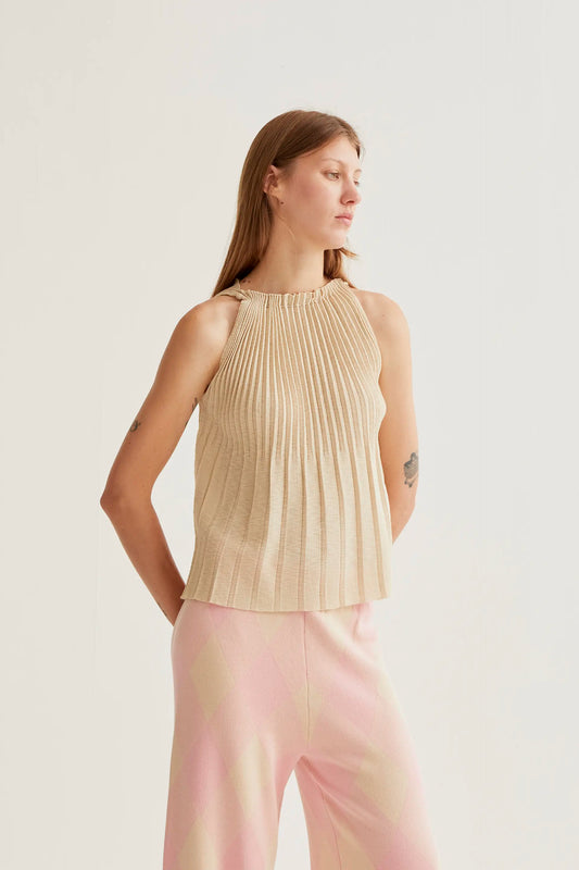 Top plisado beige