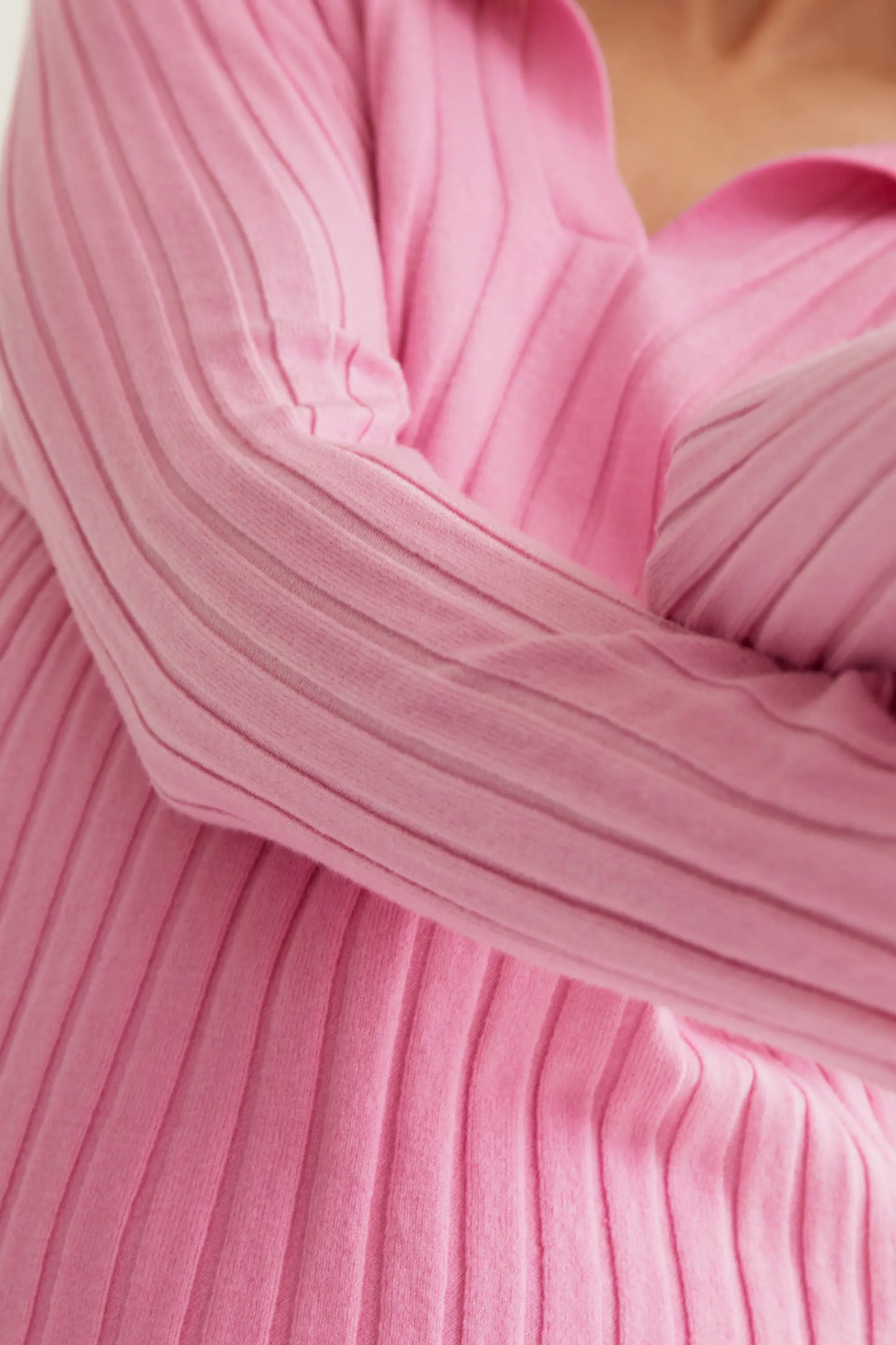 Maglione rosa lavorato a maglia