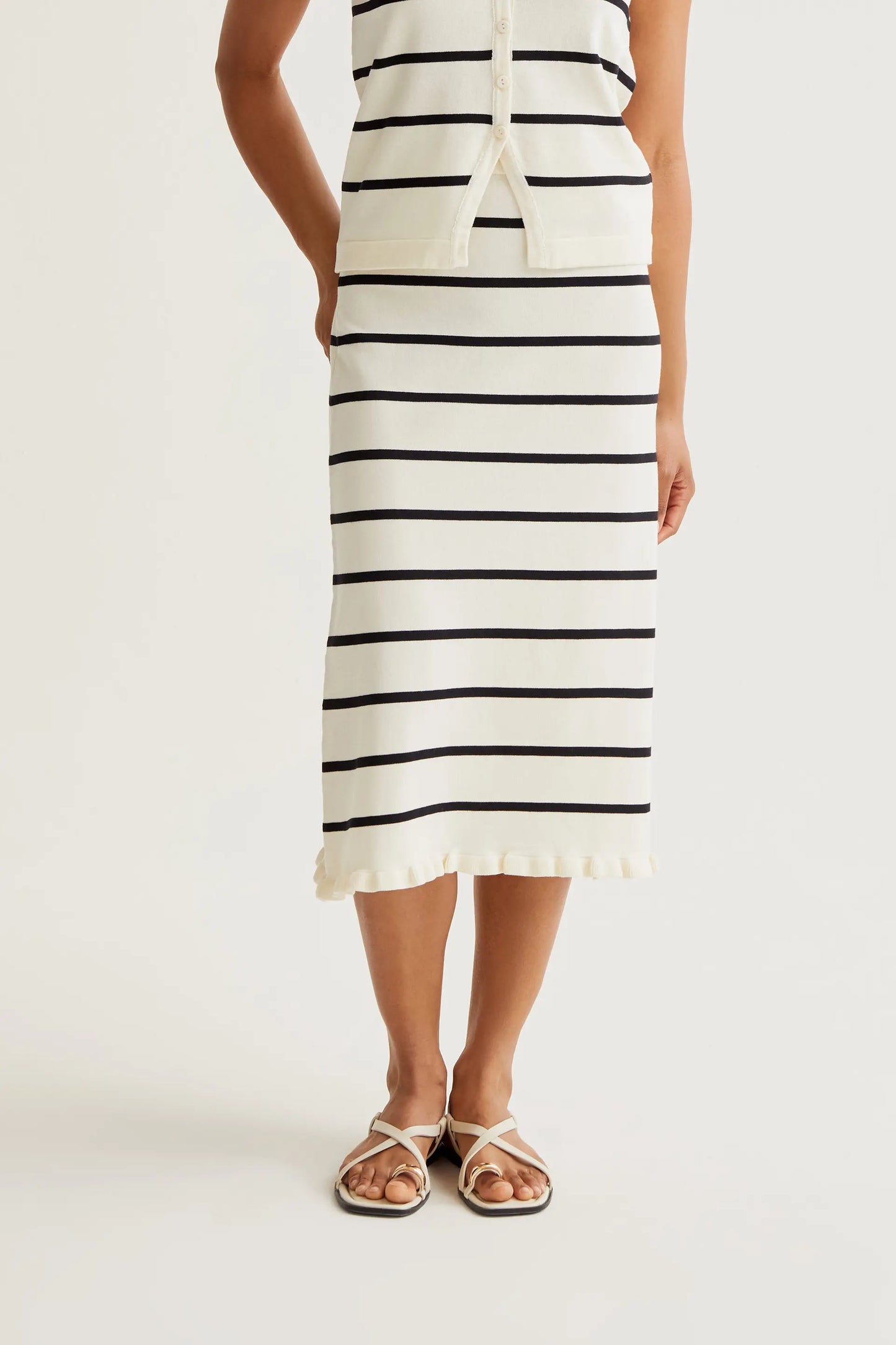 Falda midi  de punto con estampado de rayas blanco y negro