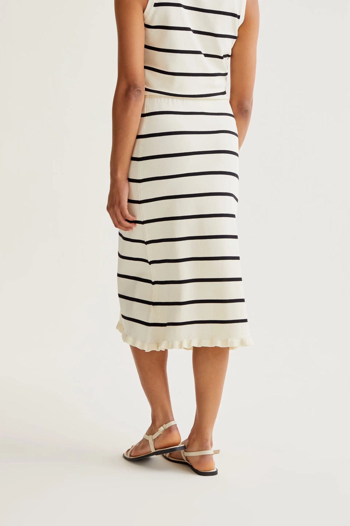 Falda midi  de punto con estampado de rayas blanco y negro