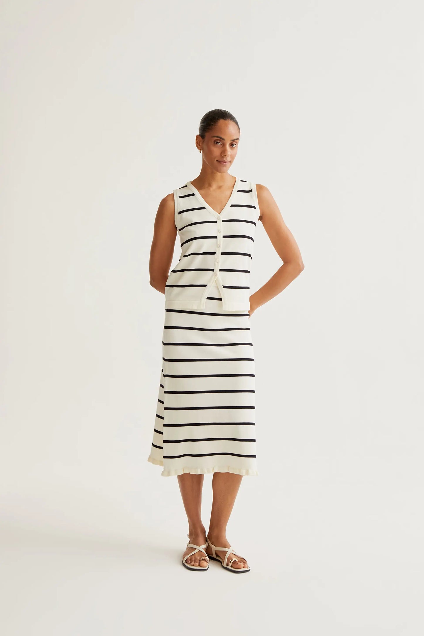 Falda midi  de punto con estampado de rayas blanco y negro