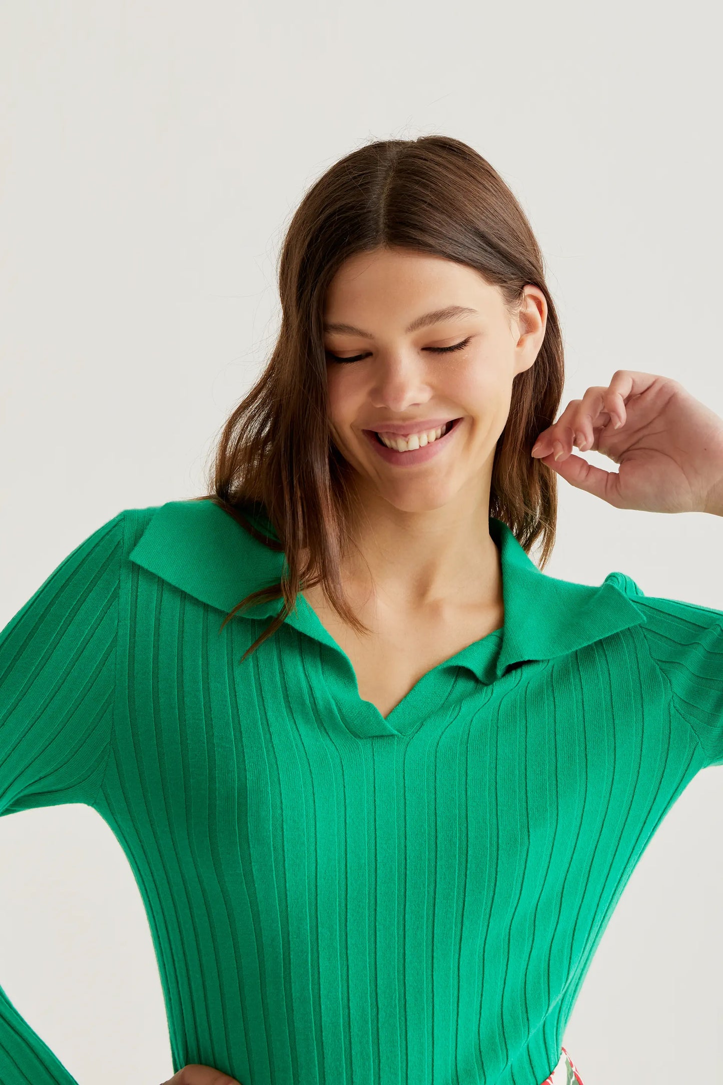 Maglione verde lavorato a maglia