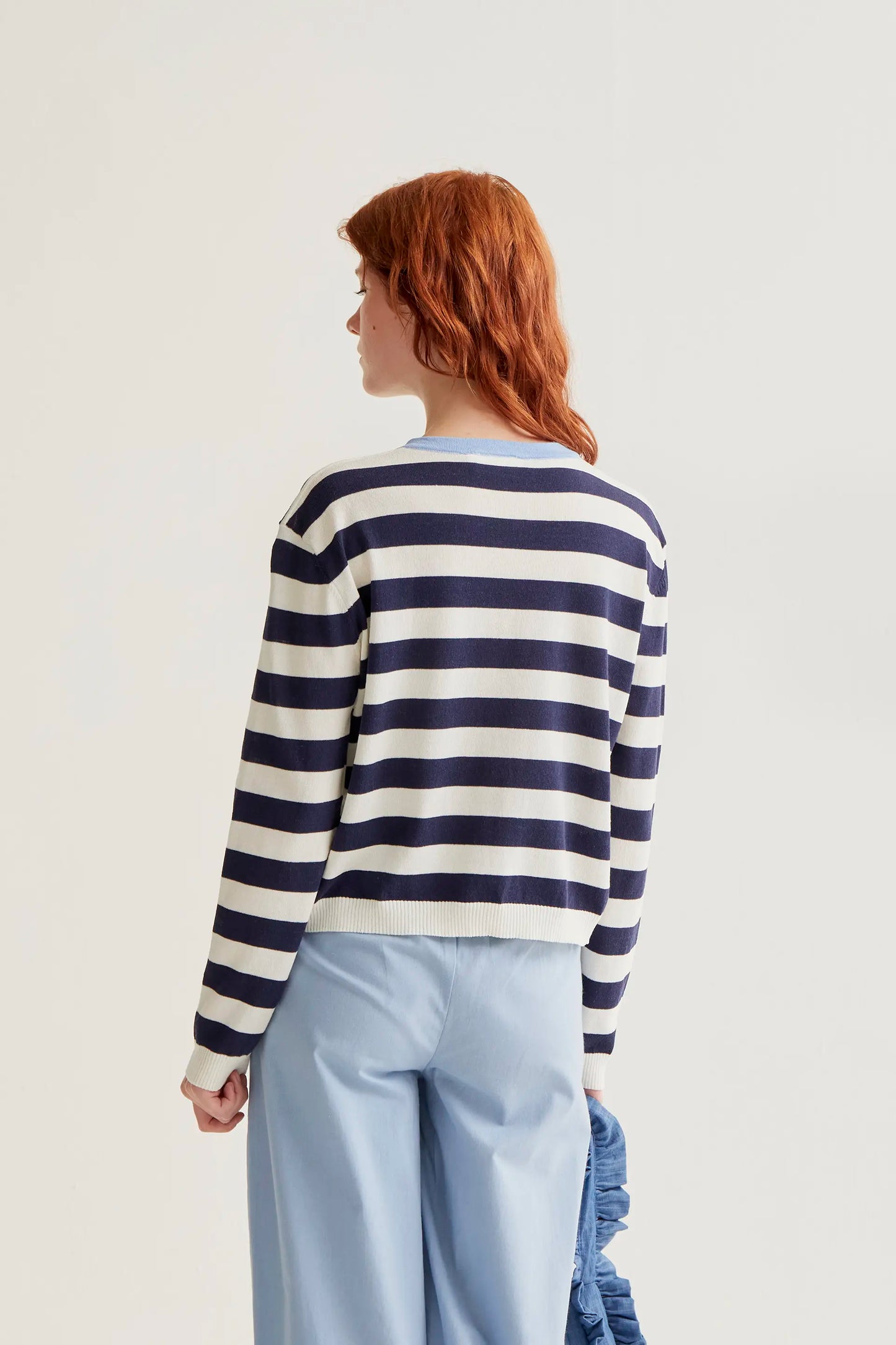 Cárdigan de punto suave con estampado de rayas blanco y azul marino