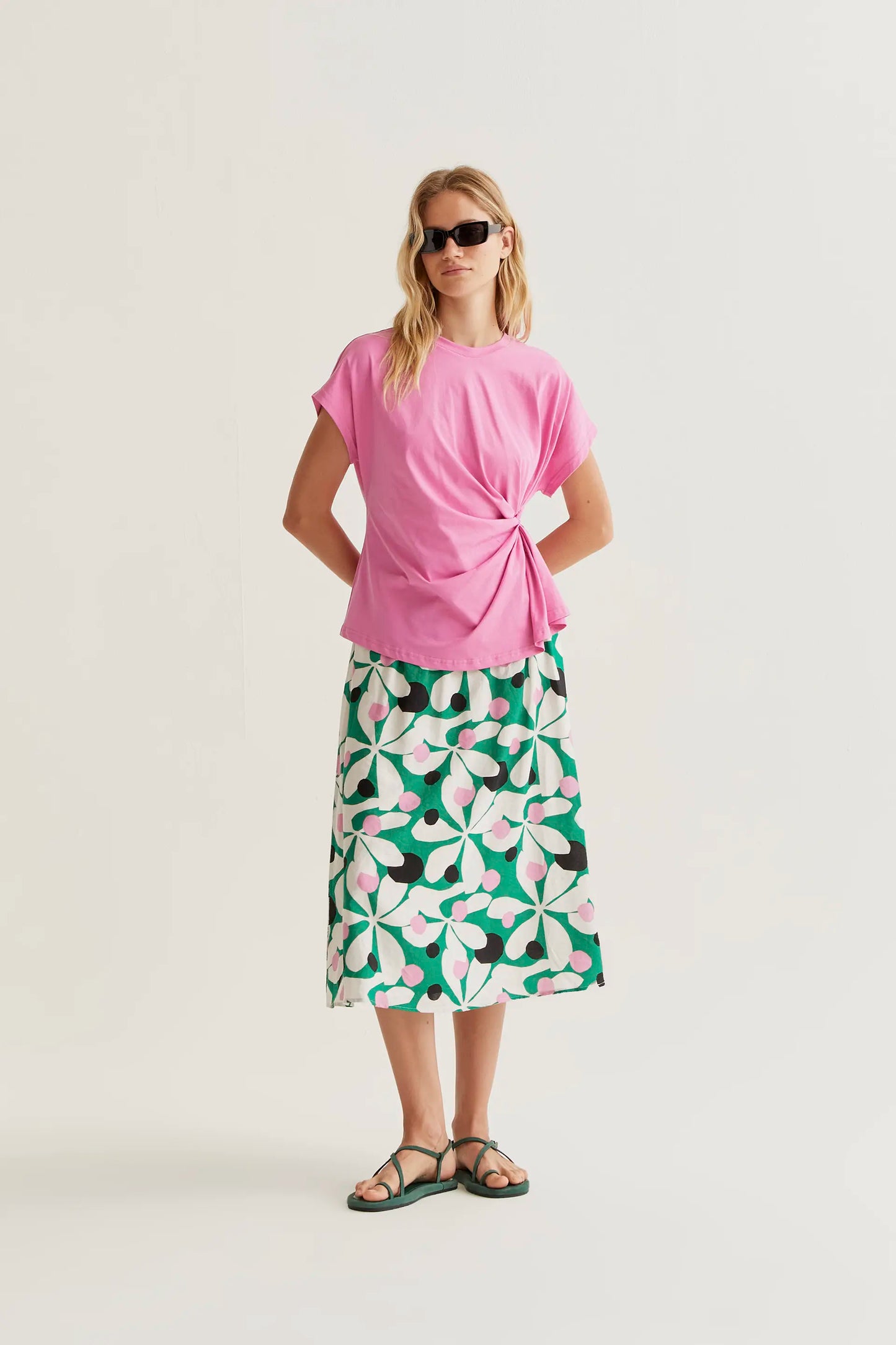 Camiseta 100% algodón rosa con nudo lateral