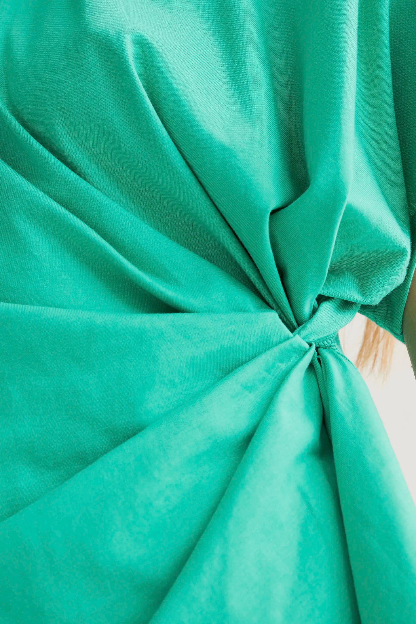 Maglietta verde 100% cotone con nodo laterale