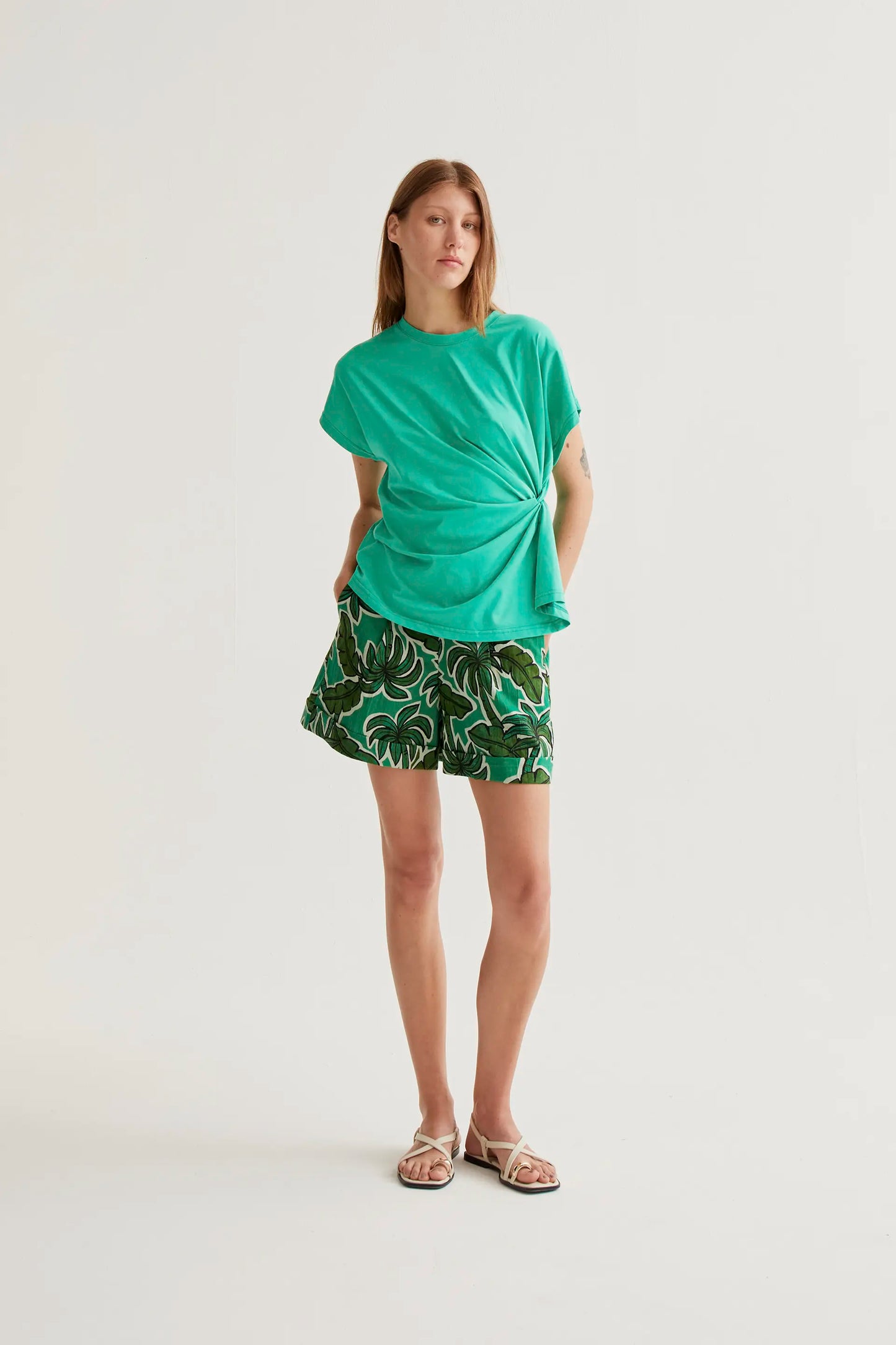 Maglietta verde 100% cotone con nodo laterale