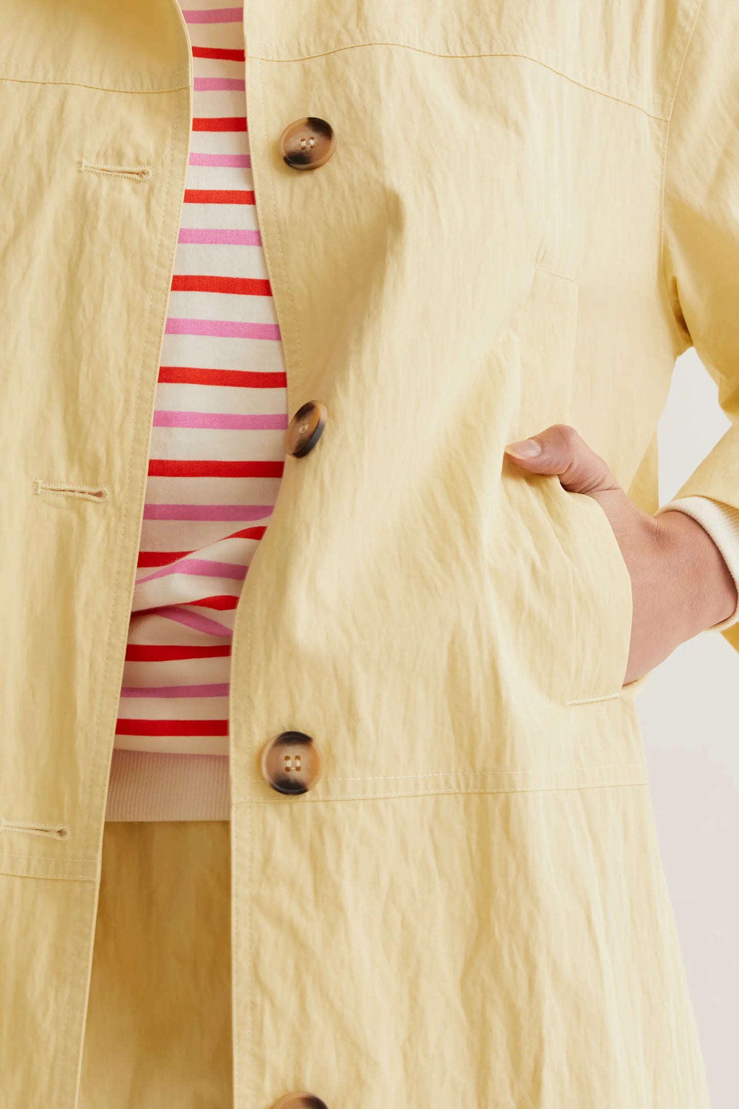 Trench giallo chiaro