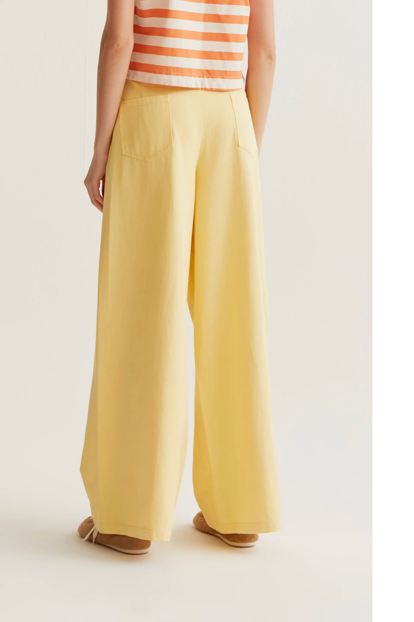 Pantalón wide leg amarillo