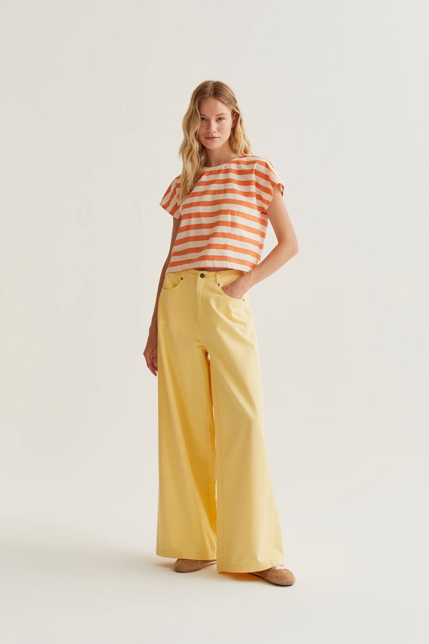 Pantalón wide leg amarillo