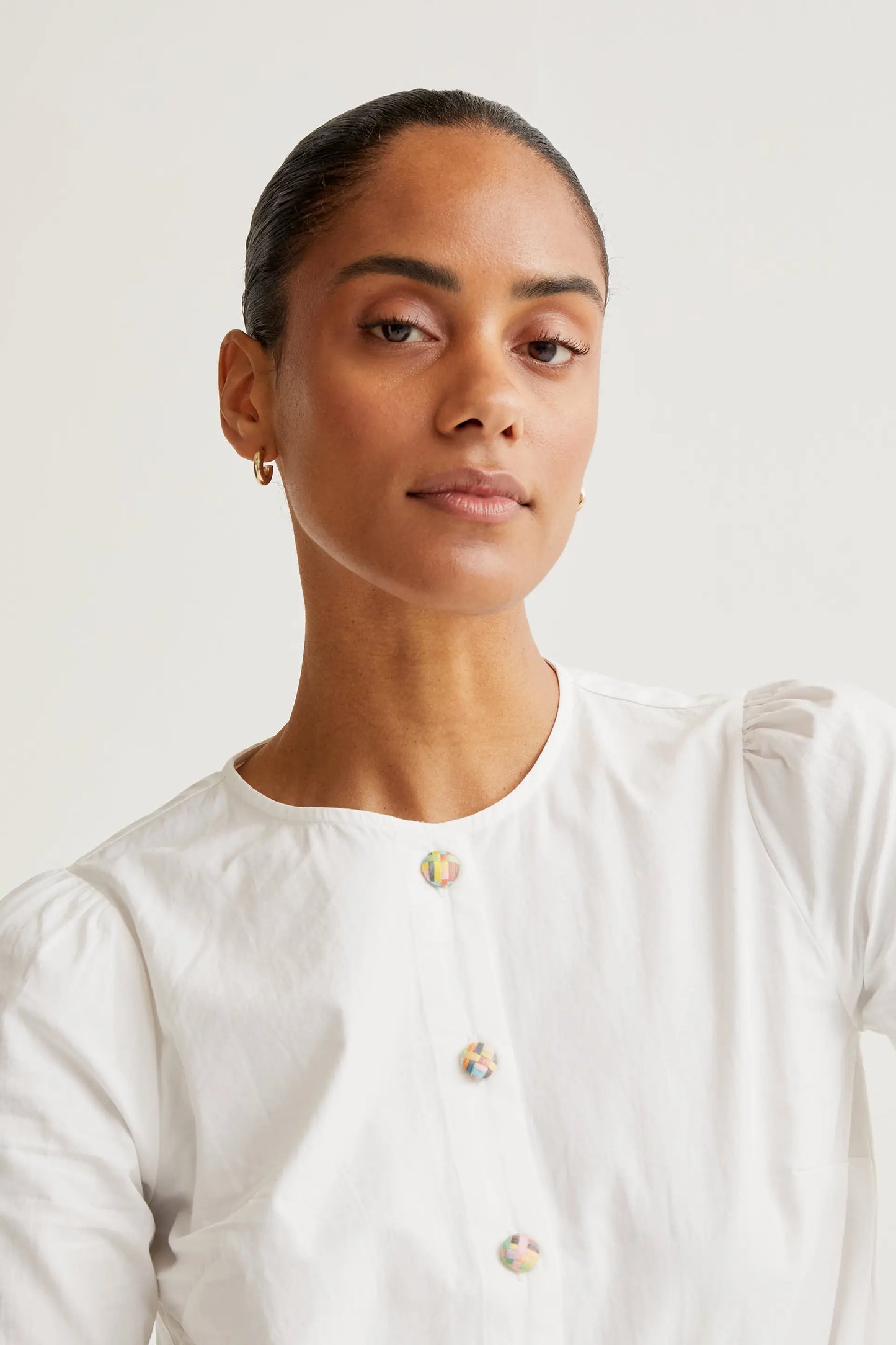 Top 100% cotone con bottoni multicolori