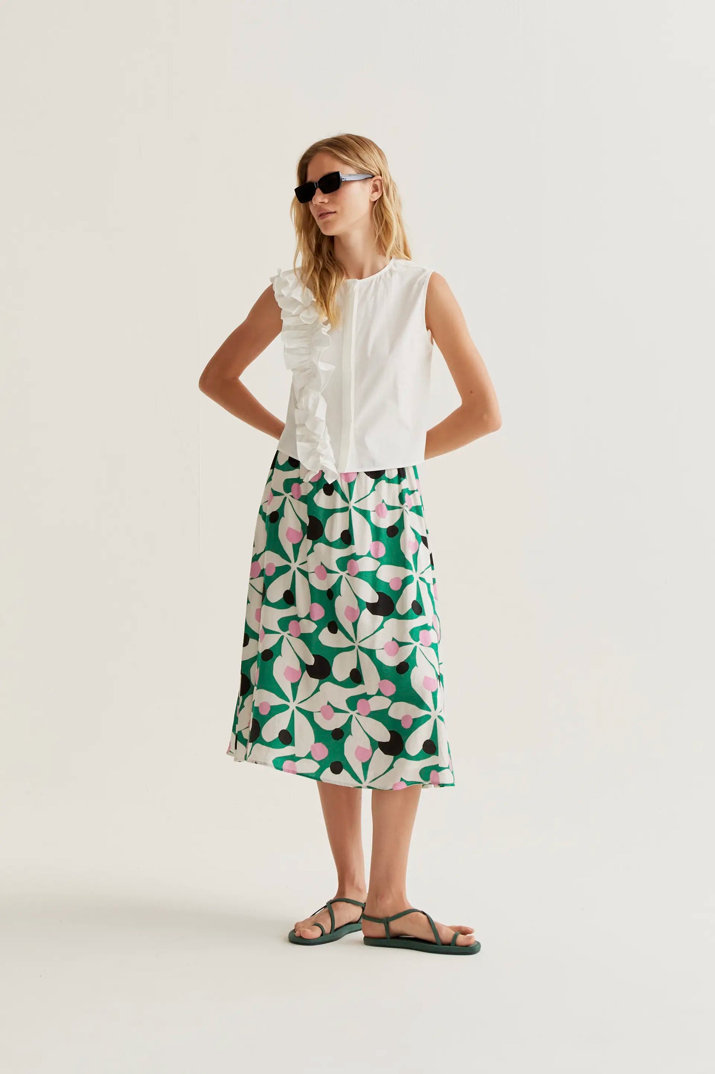 Top bianco in 100% cotone con volant