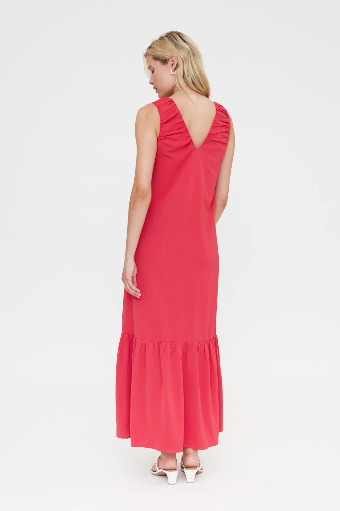Long fuchsia dress with a V-neck