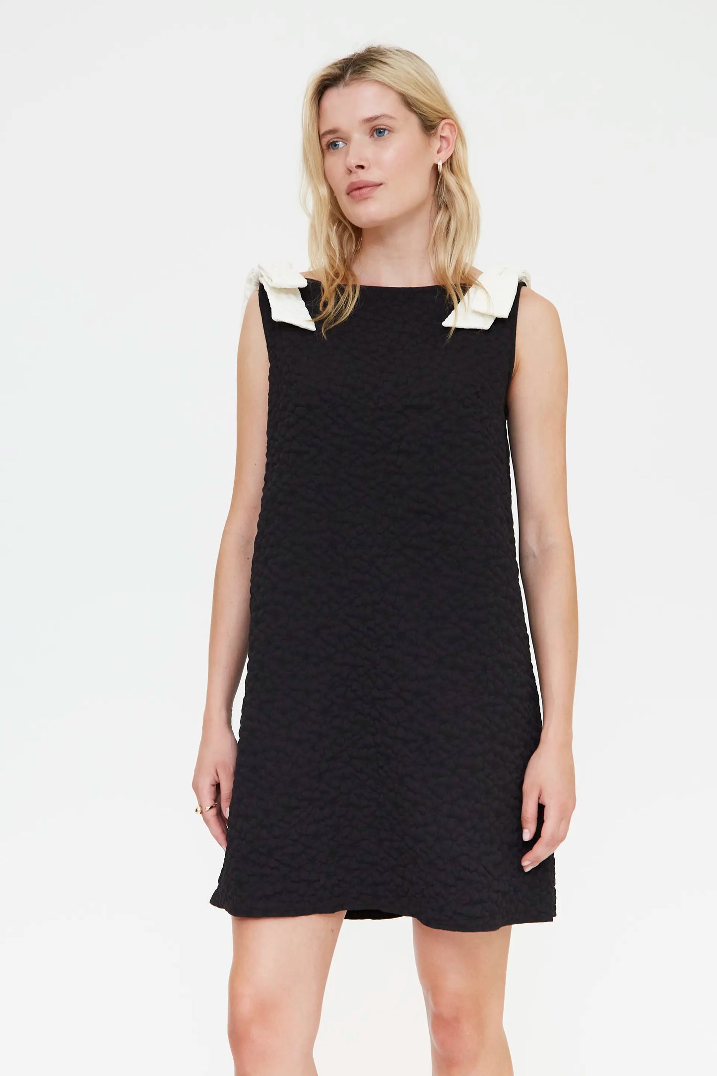 Short black dress with floral texture