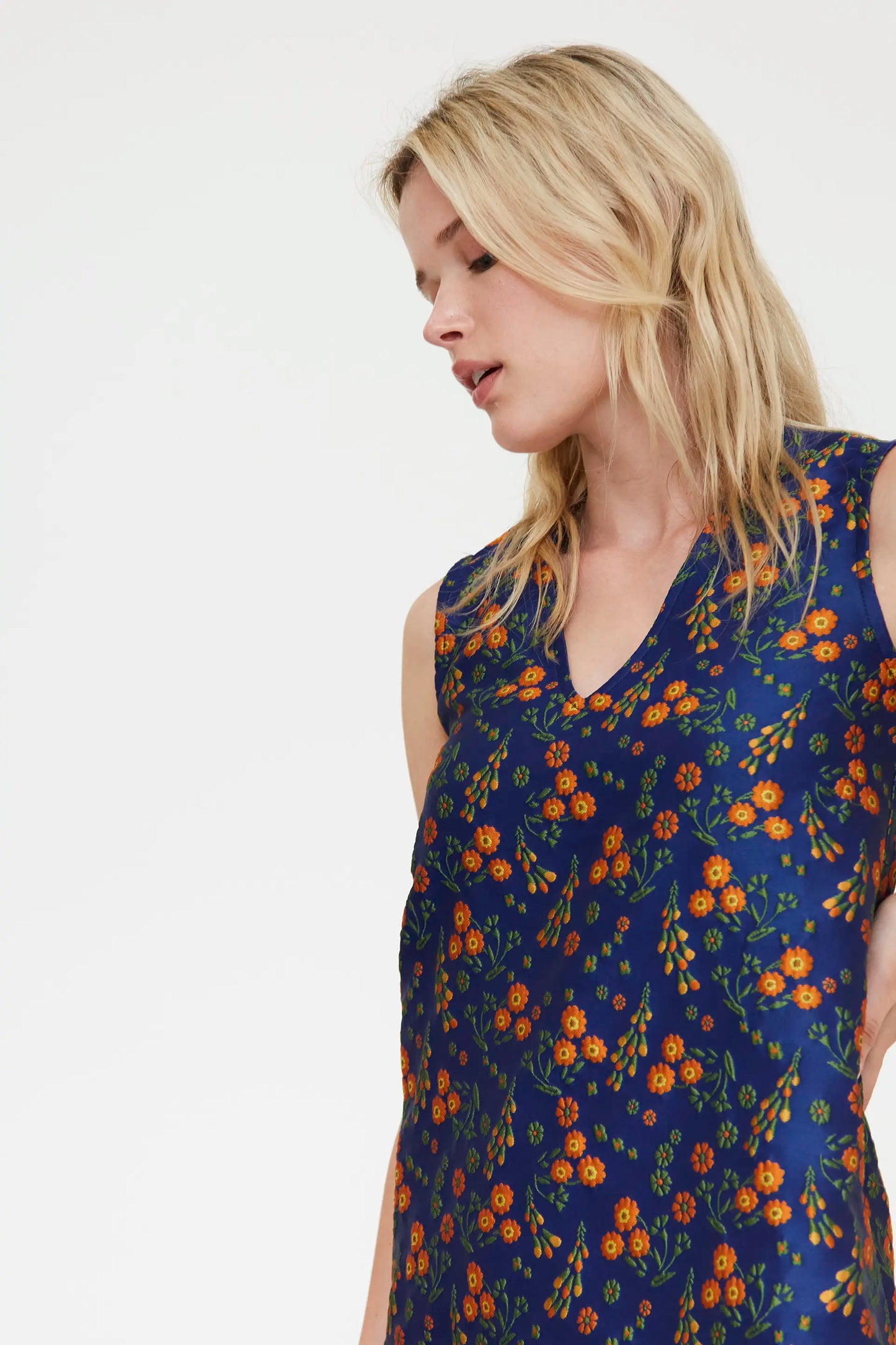 Short dress with Flowers Jacquard print