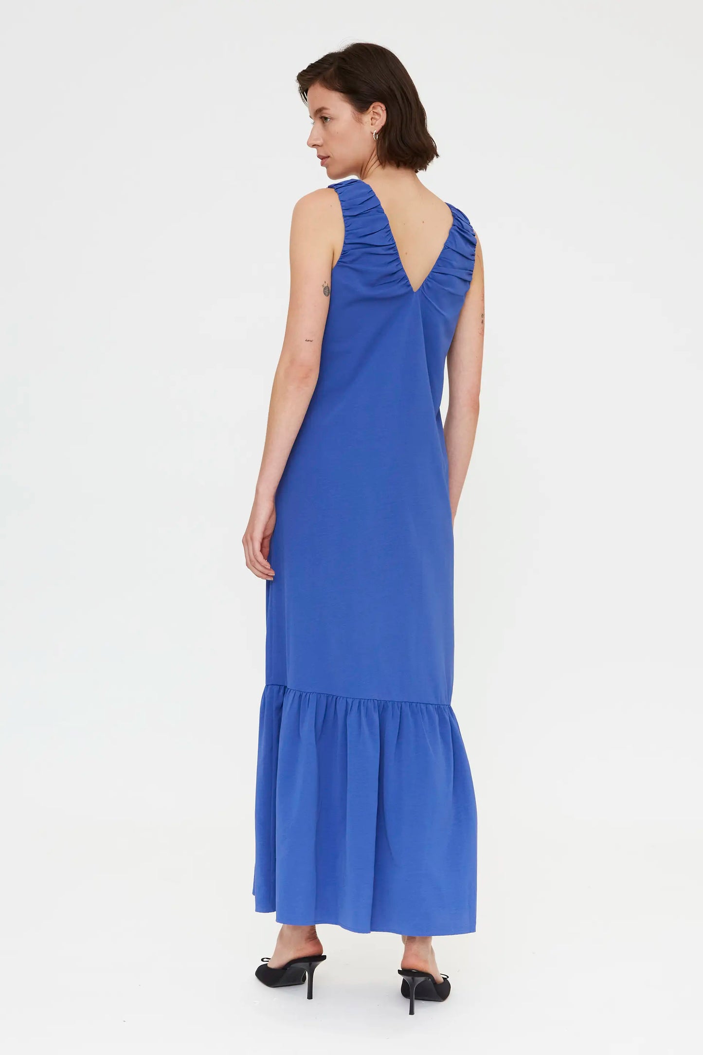 Abito lungo blu con scollo a V