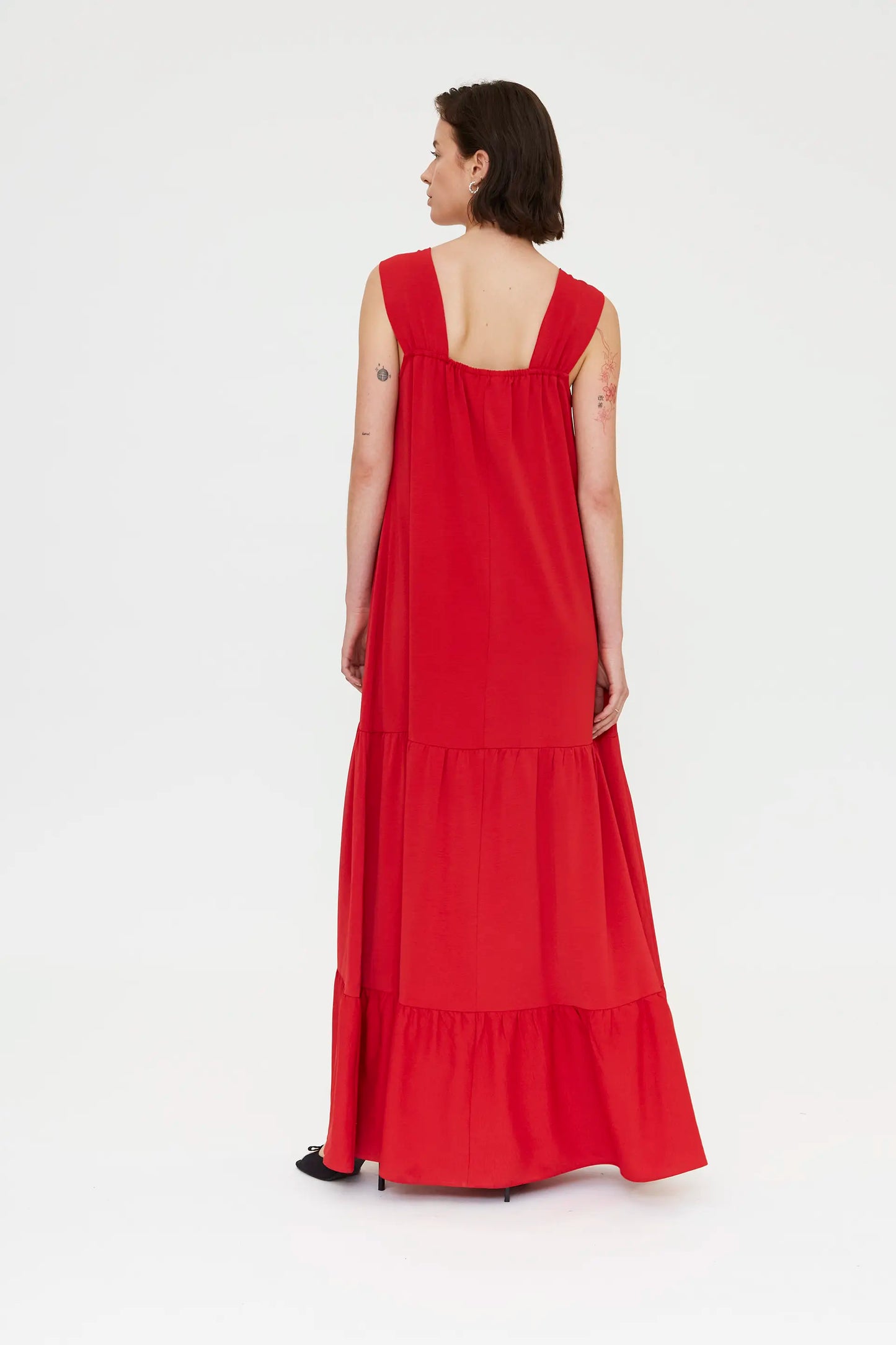 Long red dress with a round neckline