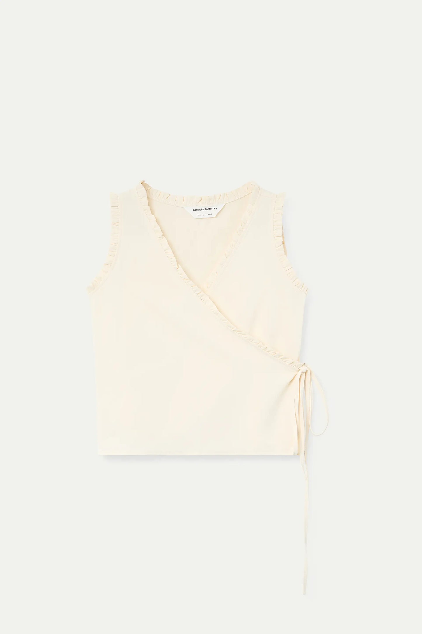 Top blanco roto con escote pico