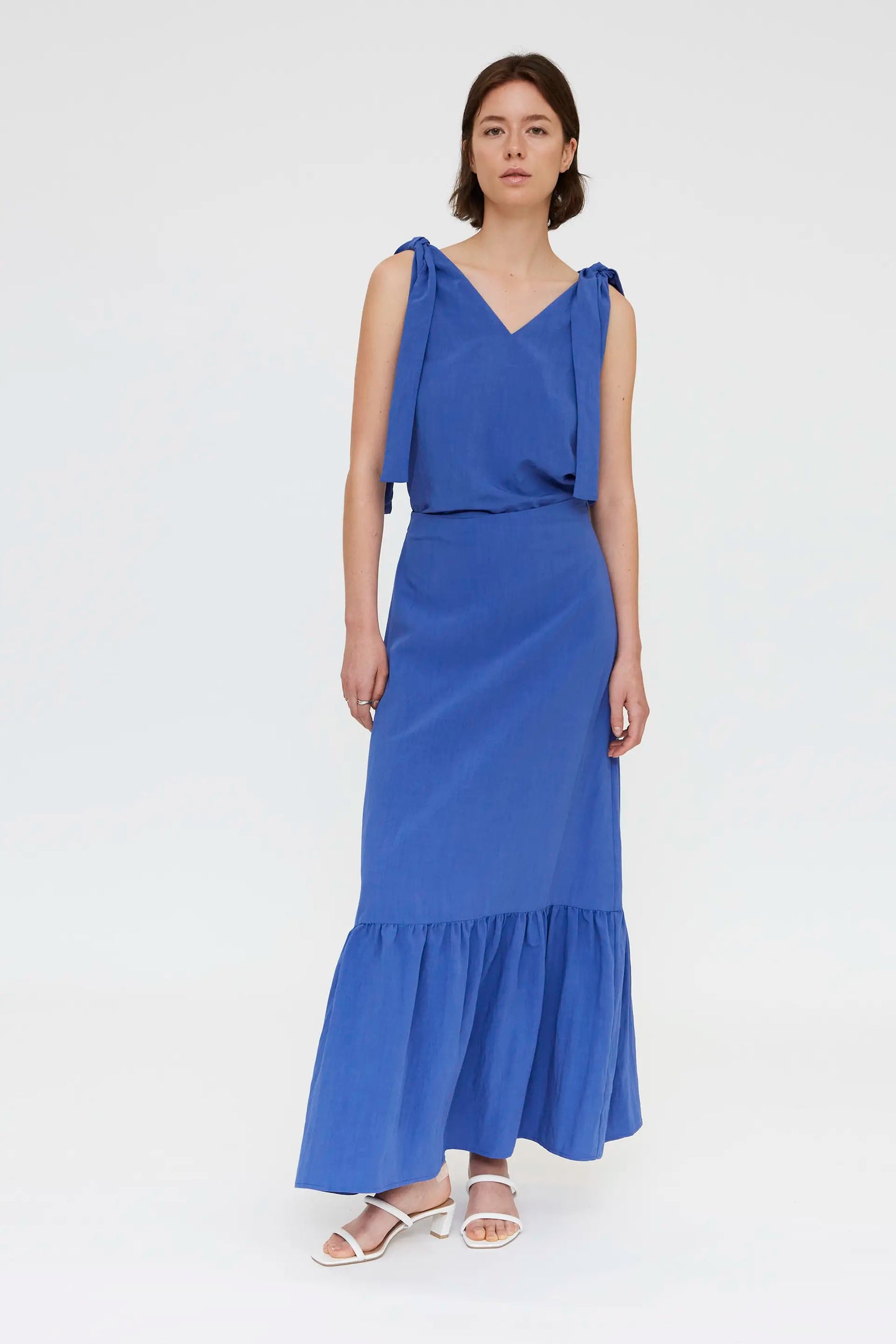 Falda larga azul con volantes