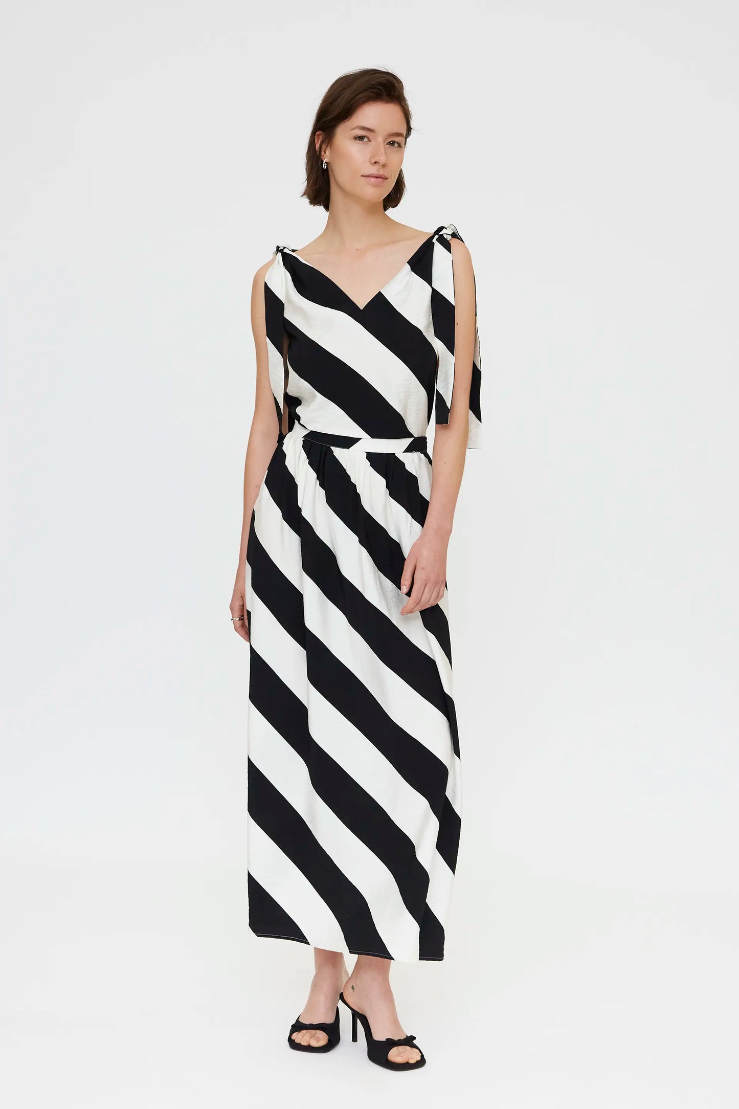 Top con estampado de rayas diagonales negro y blanco