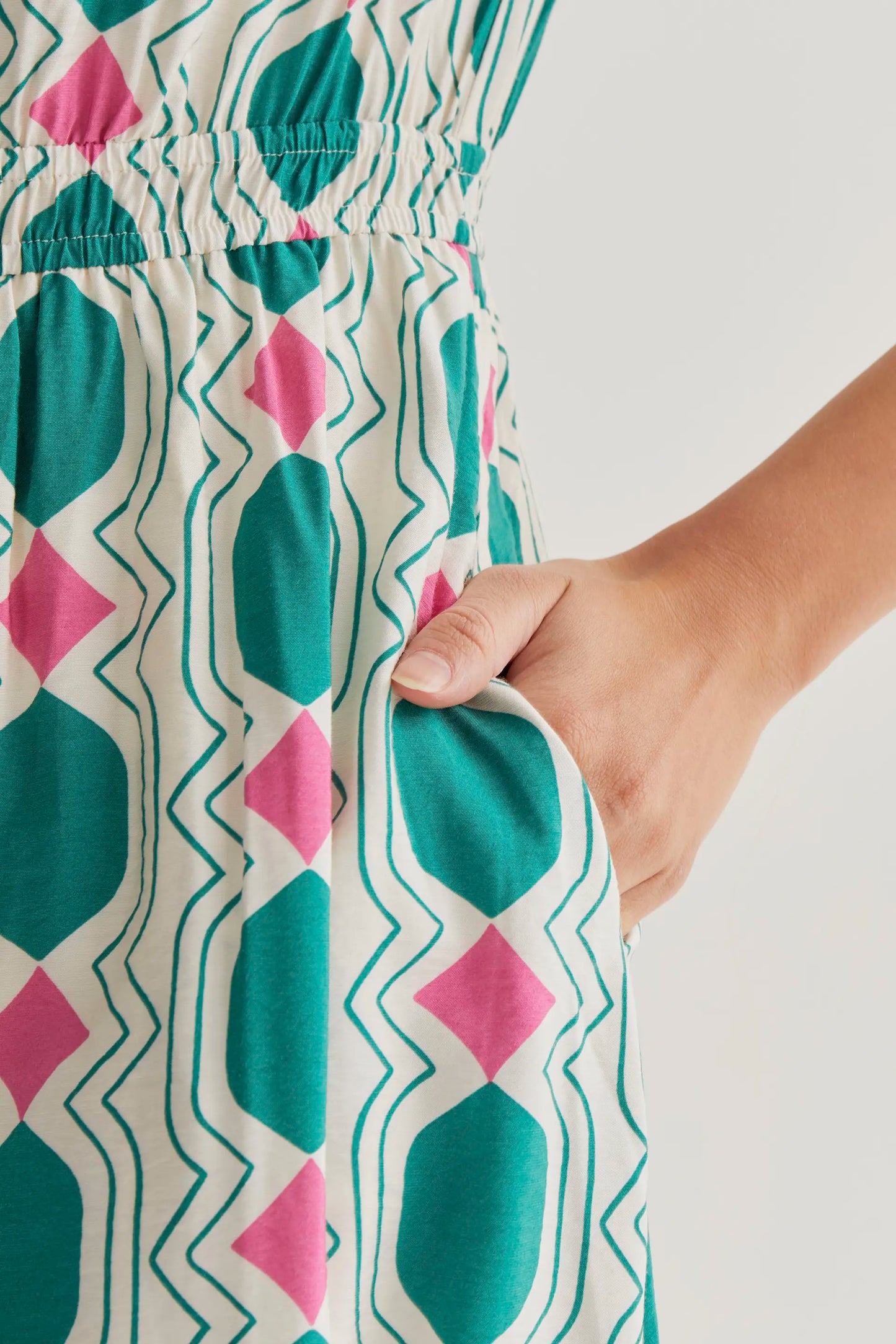 Abito midi con stampa geometrica