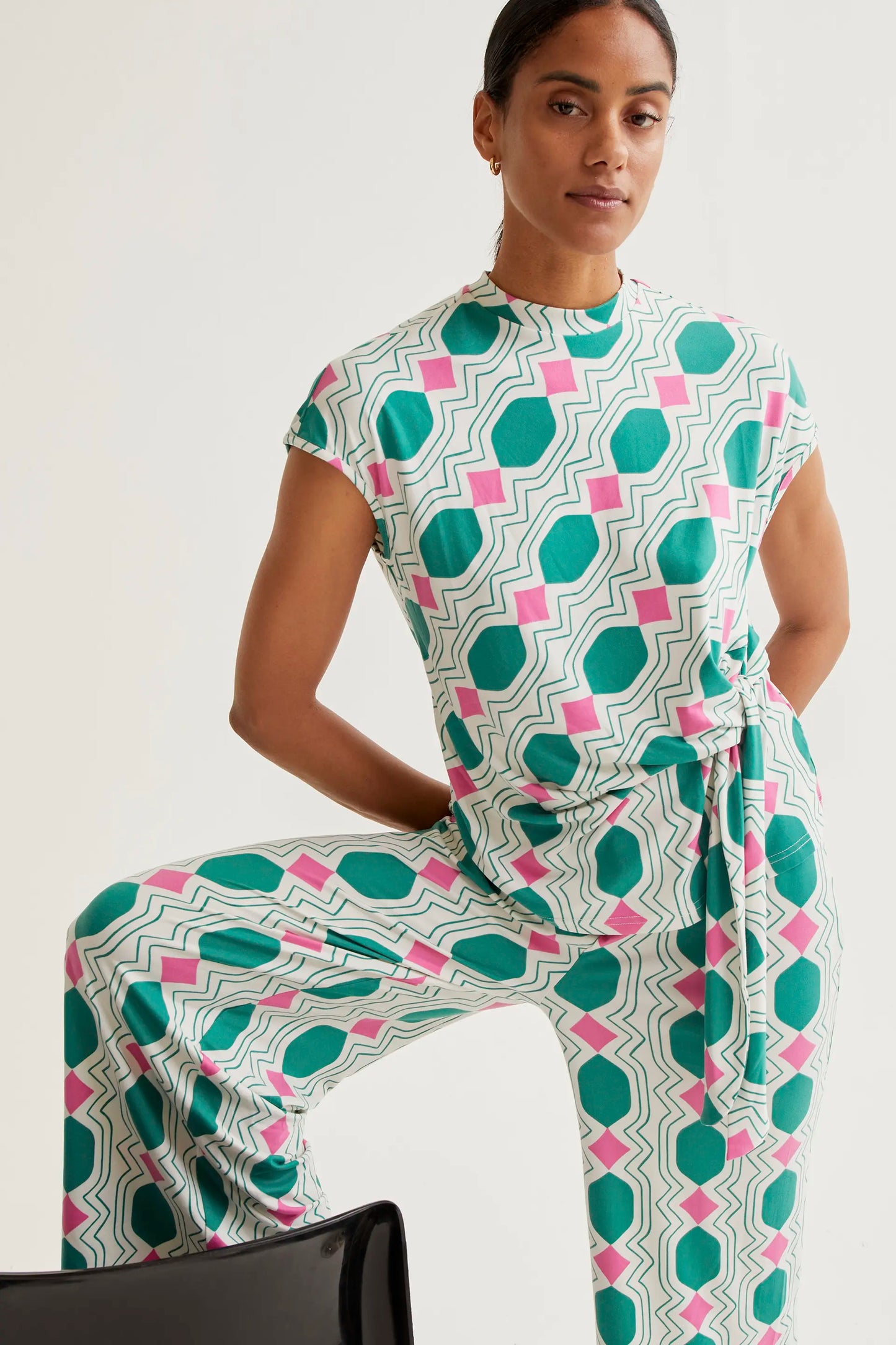 Pantaloni con stampa geometrica
