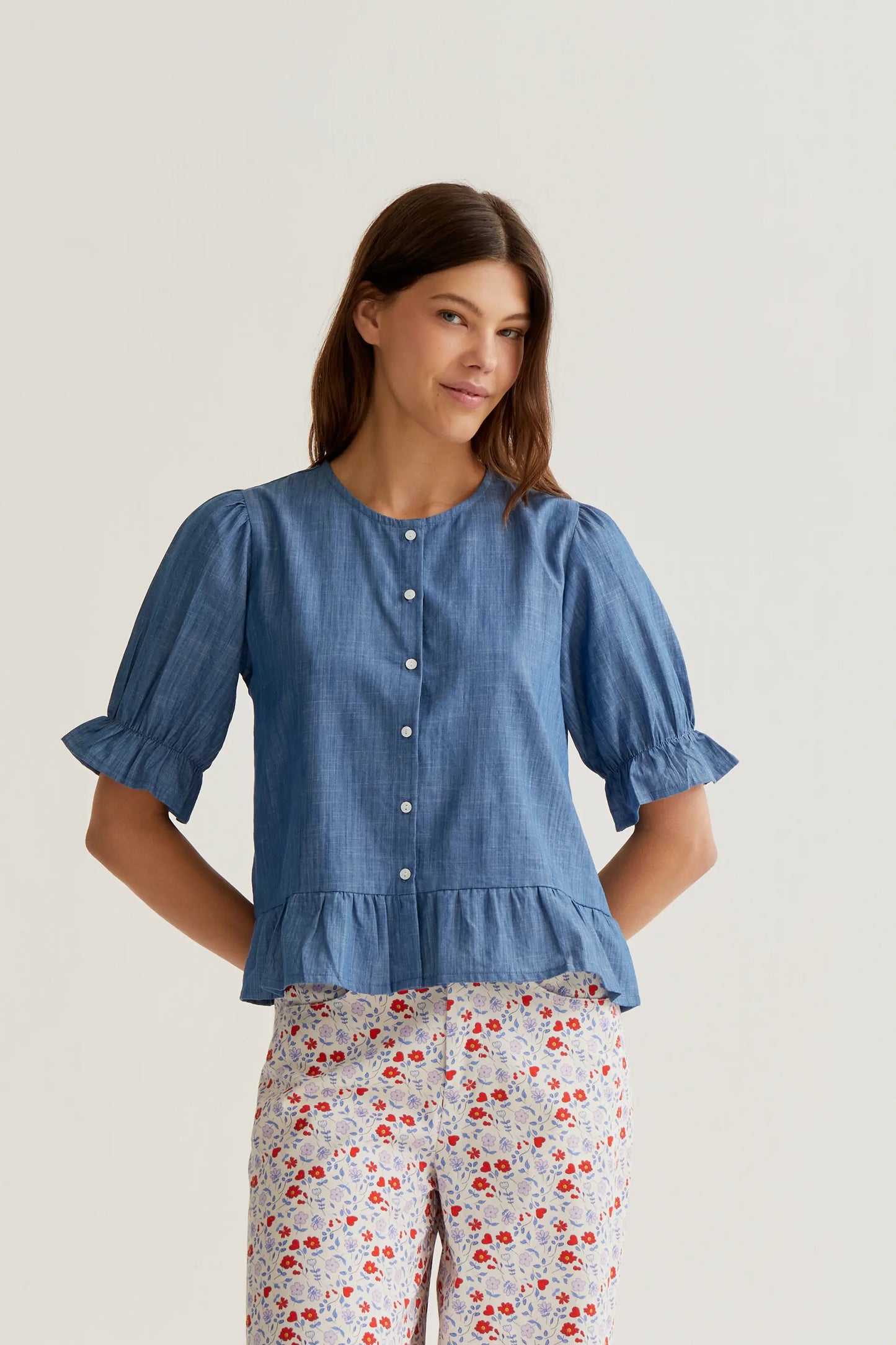 Camicia in chambray azzurro chiaro, 100% cotone.