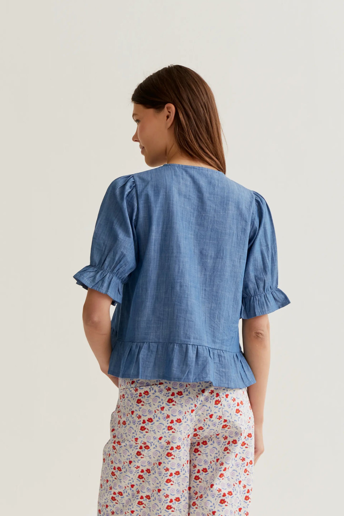 Camicia in chambray azzurro chiaro, 100% cotone.