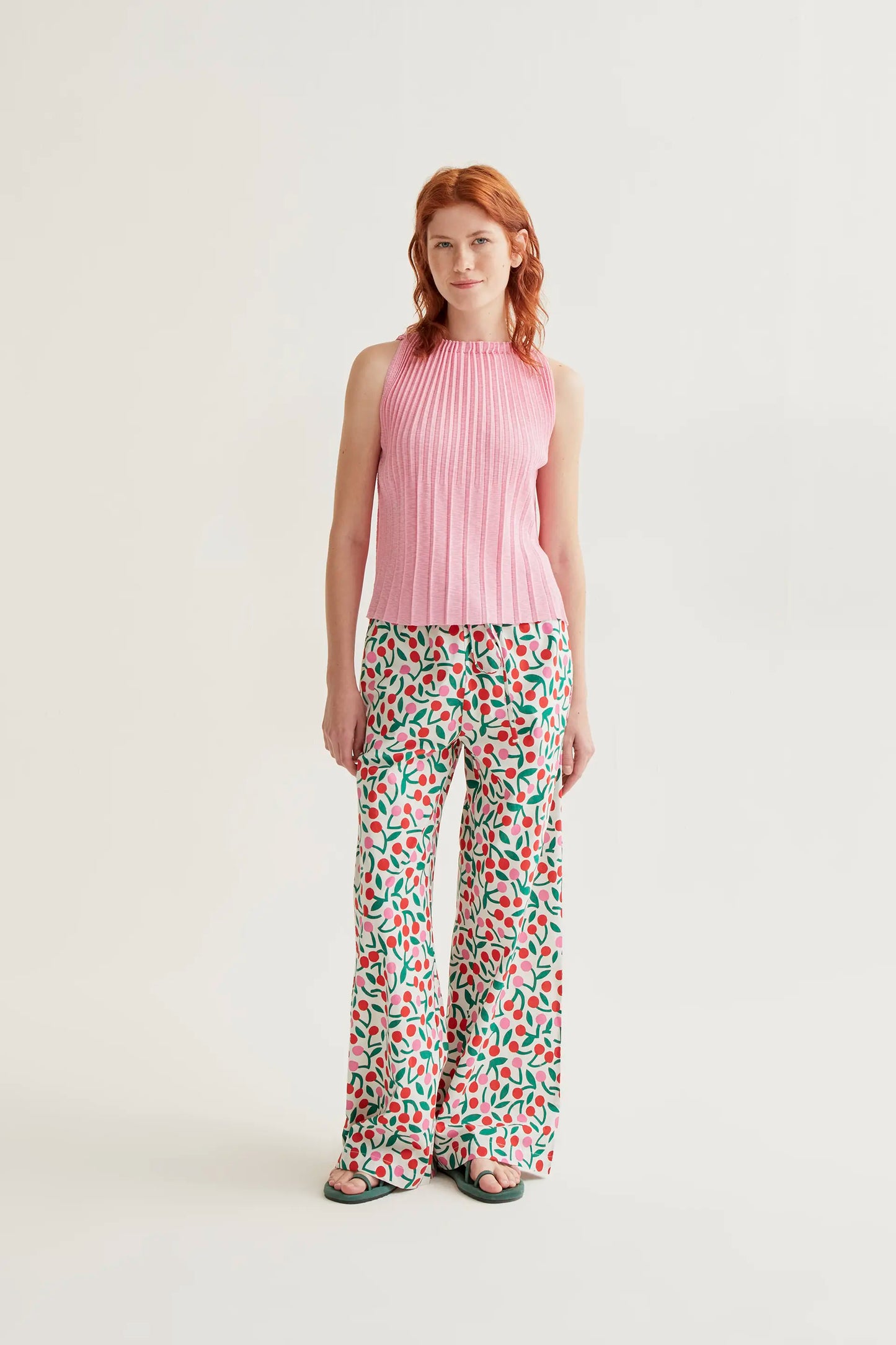 Pantalón 100% algodón con estampado Guinda