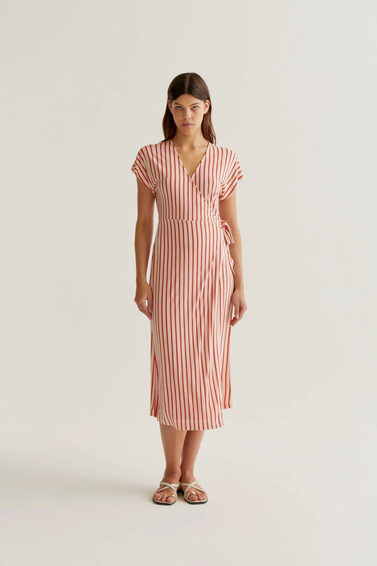 Vestido midi con rayas rojas