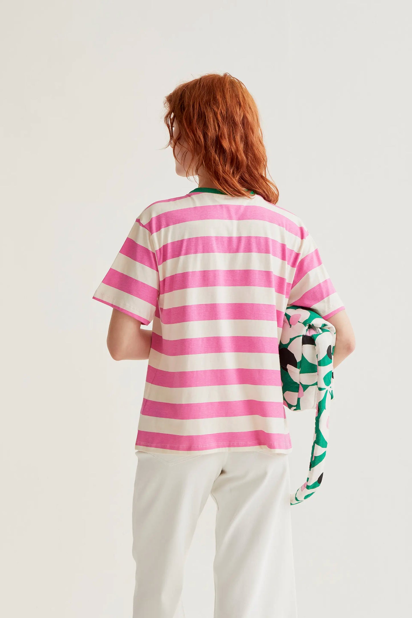 Camiseta con estampado de rayas rosa y blanco