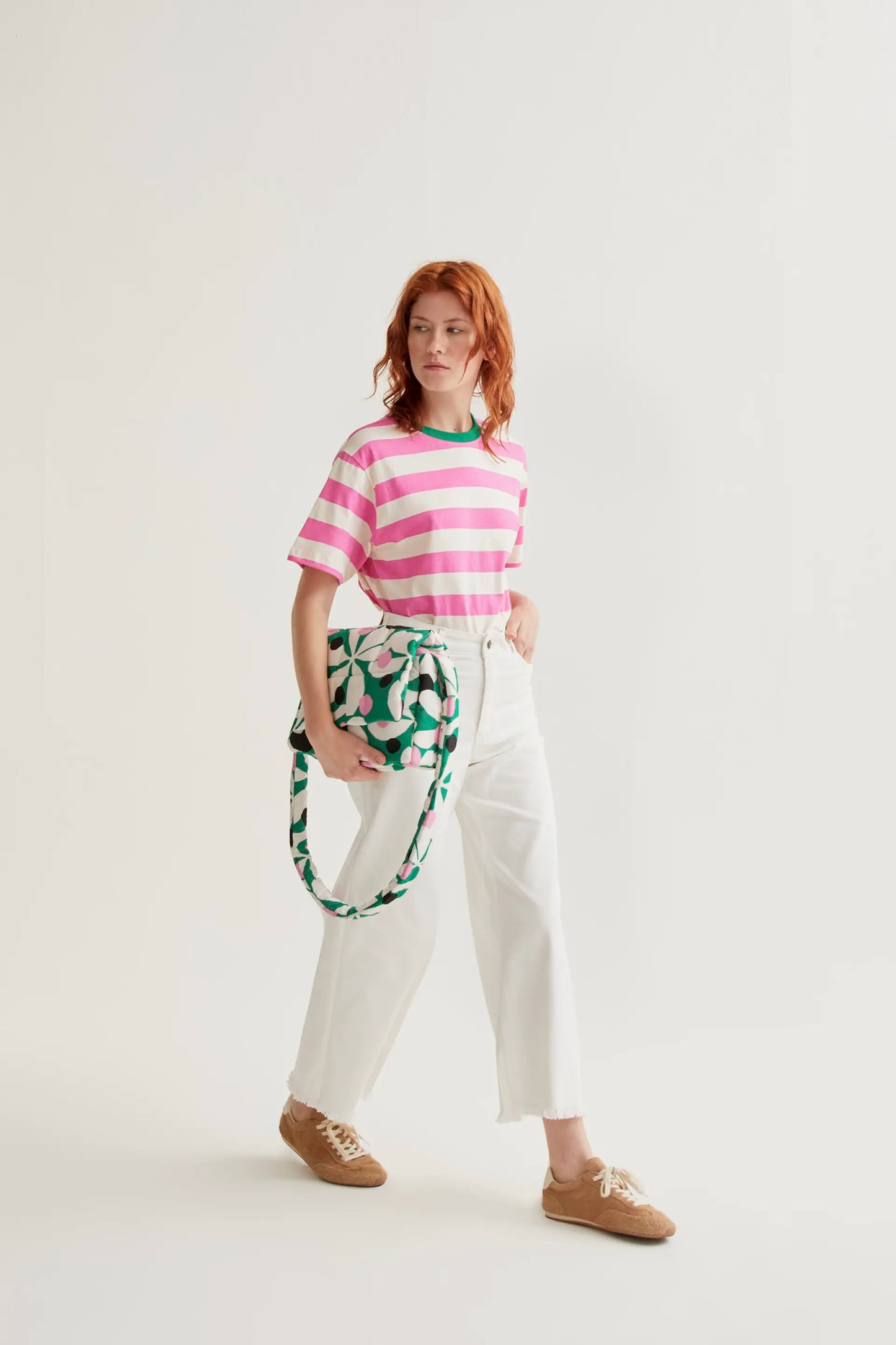 Camiseta con estampado de rayas rosa y blanco