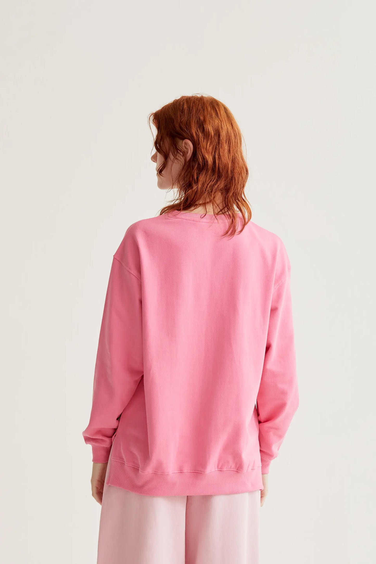 Sudadera con bordado de Guinda gigante