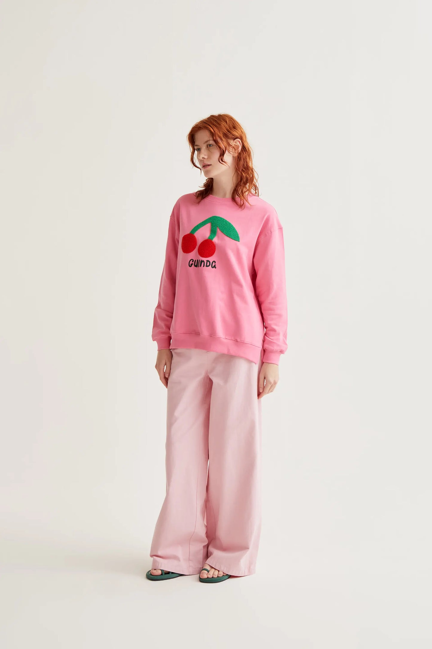 Sudadera con bordado de Guinda gigante