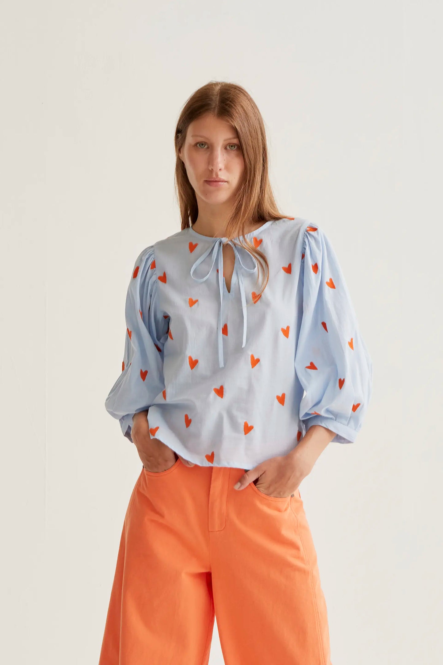 Top con cuori ricamati