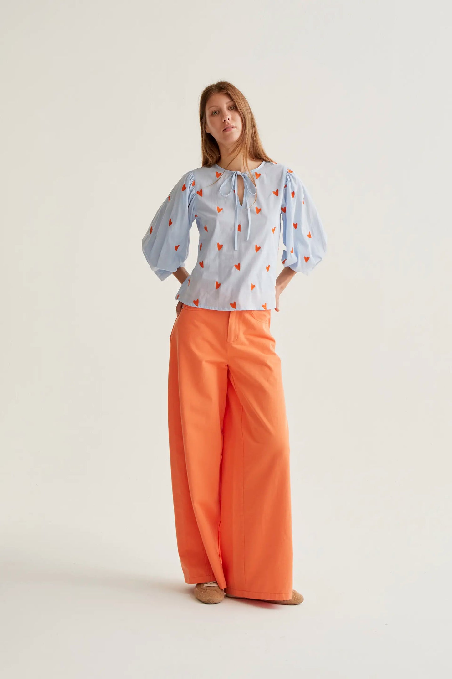 Top con cuori ricamati