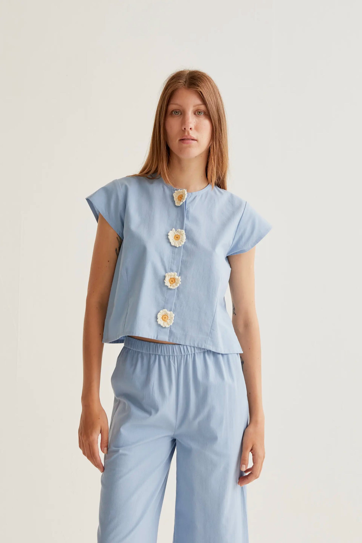 Camicia con dettagli a margherita