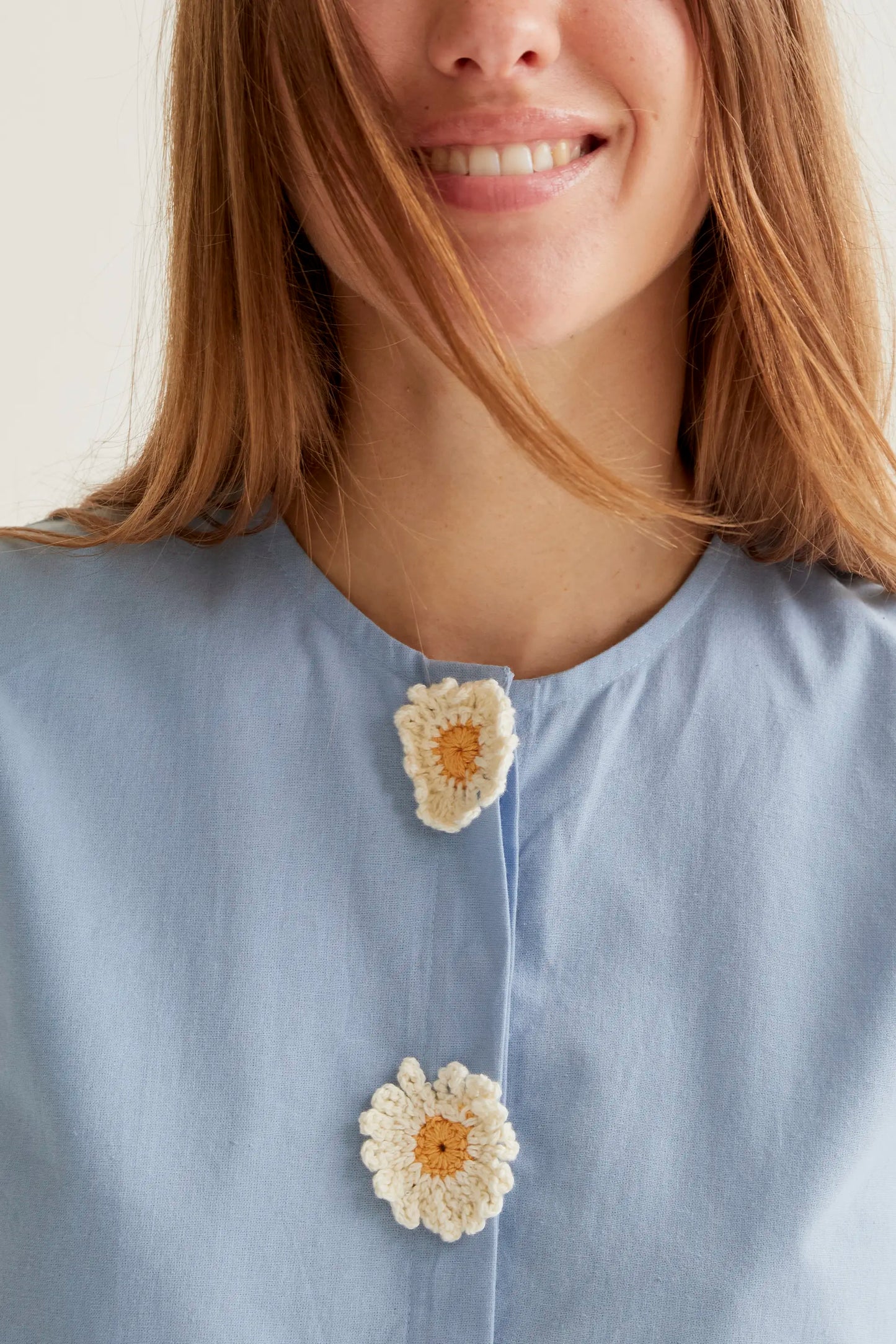 Camicia con dettagli a margherita