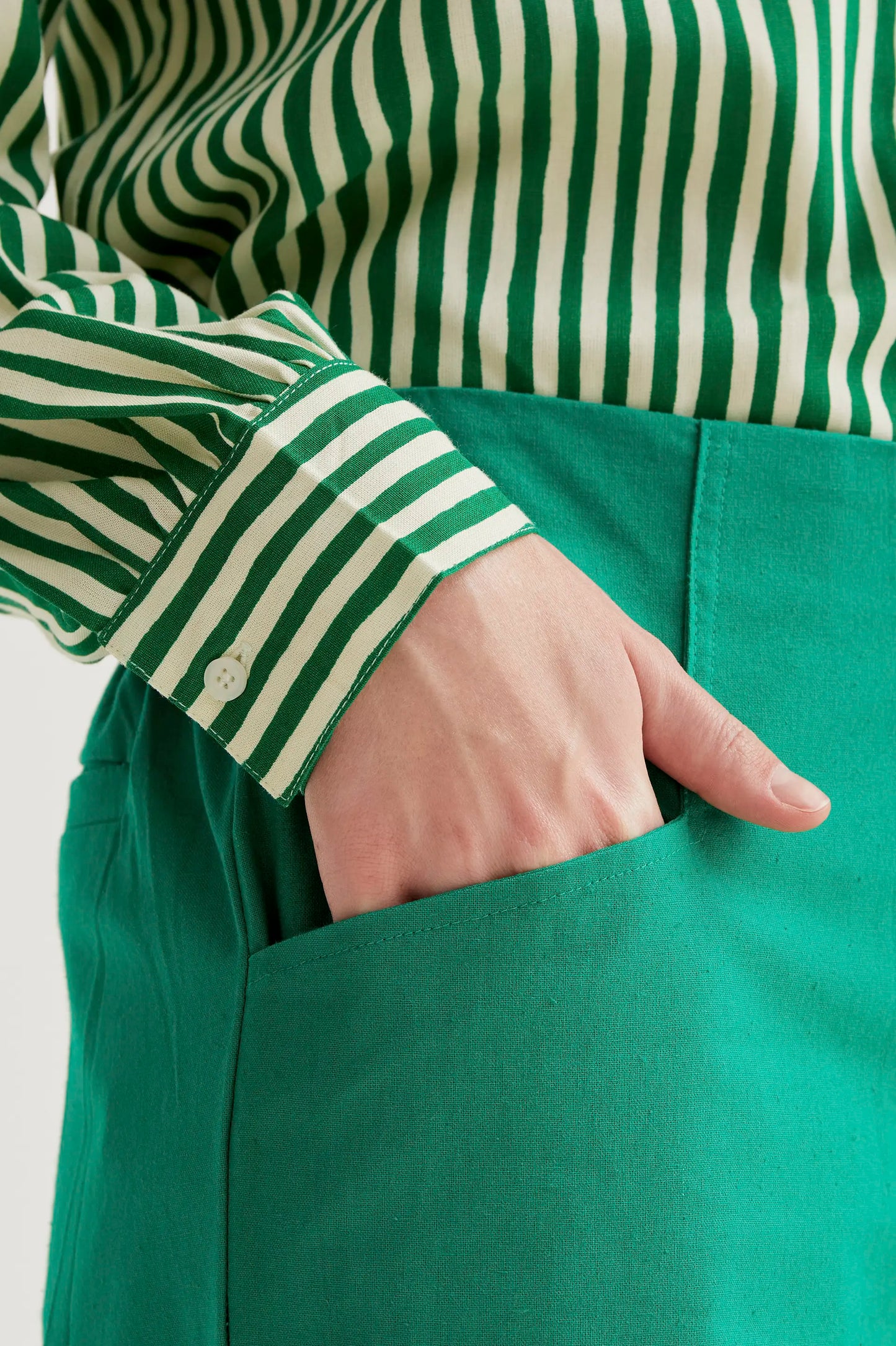 Pantaloni verdi in 100% cotone