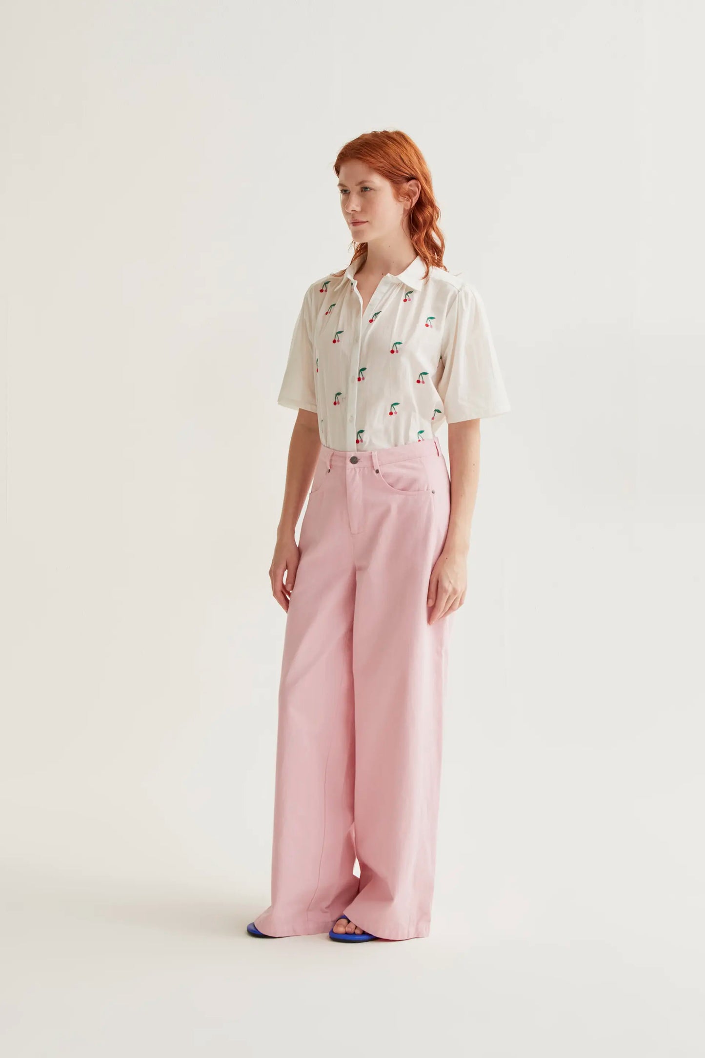 Camicia con stampa ciliegie bianche