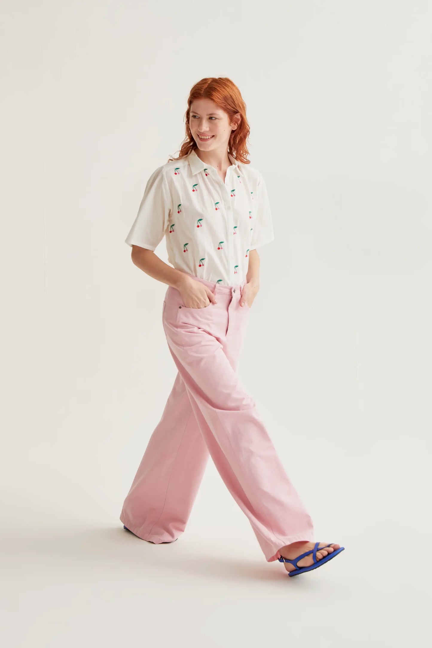 Camicia con stampa ciliegie bianche