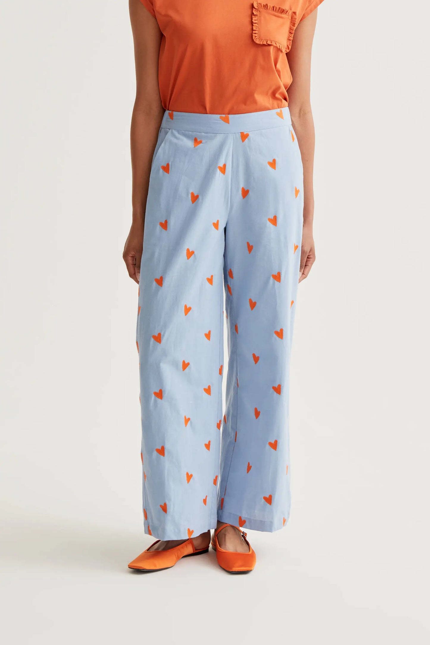 Pantaloni con stampa a cuori