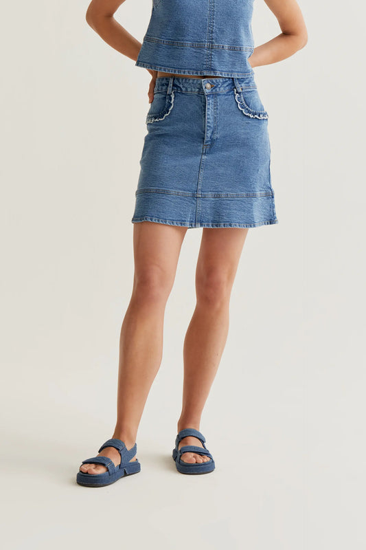 Falda denim azul con detalle de volantes