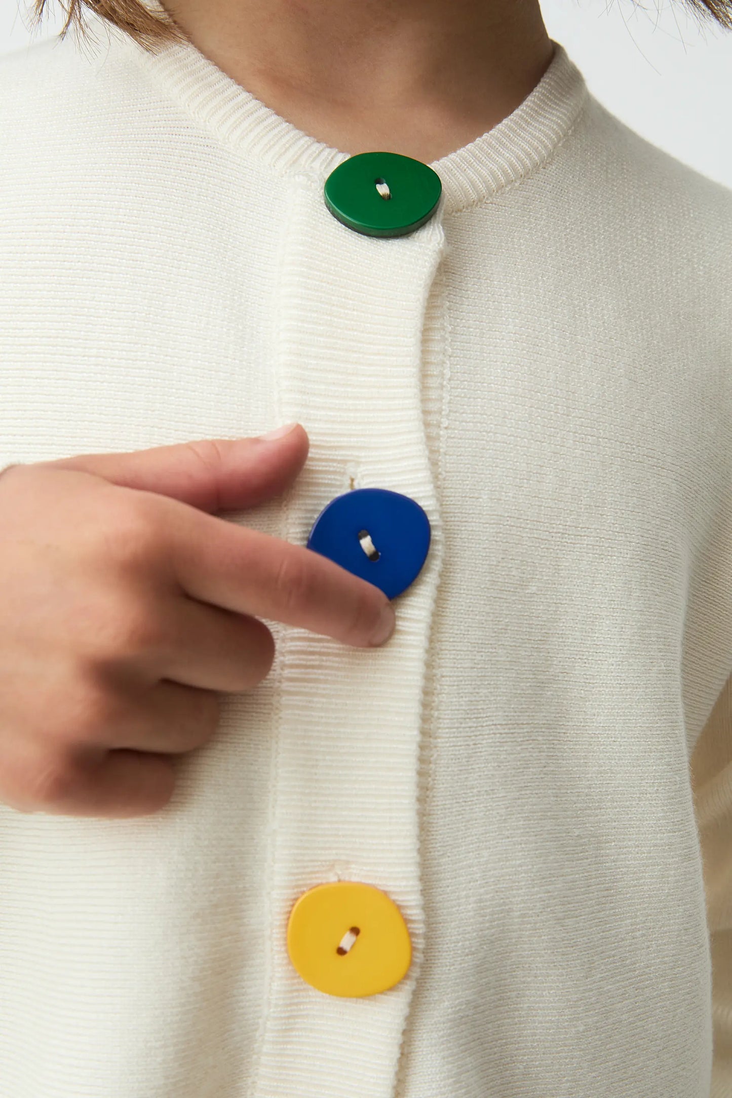 Cardigan bianco in maglia per bambine