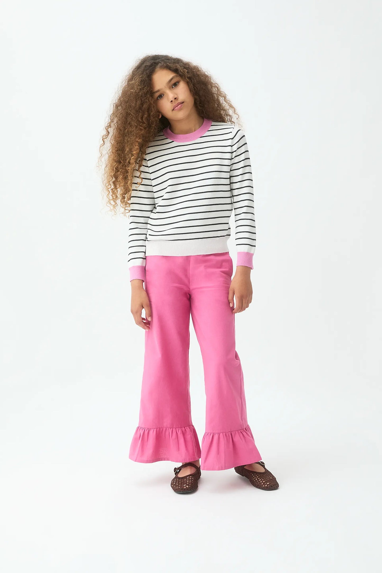 Girl's sweater with pink collar
